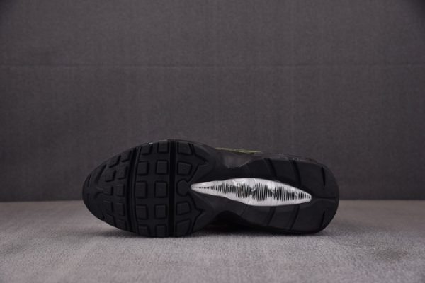 Nike Air Max 95 ''Cargo Khaki Reflective'' Dz4511-300