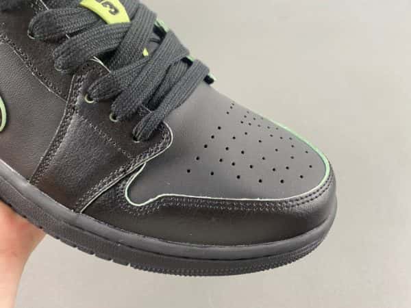 Air Jordan 1 Low "Black Cat Mascot" Hm3690-001