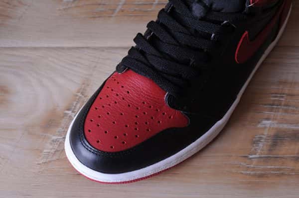 Air Jordan 1 Retro High Og ''Banned'' 2016 555088-001