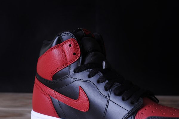 Air Jordan 1 Retro High Og ''Banned'' 2016 555088-001