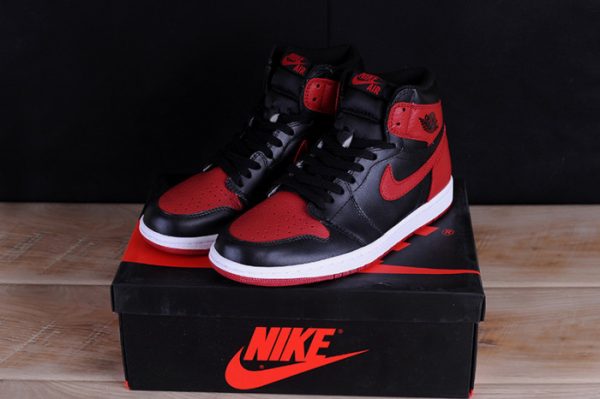 Air Jordan 1 Retro High Og ''Banned'' 2016 555088-001