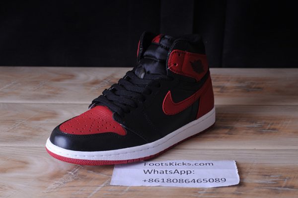 Air Jordan 1 Retro High Og ''Banned'' 2016 555088-001