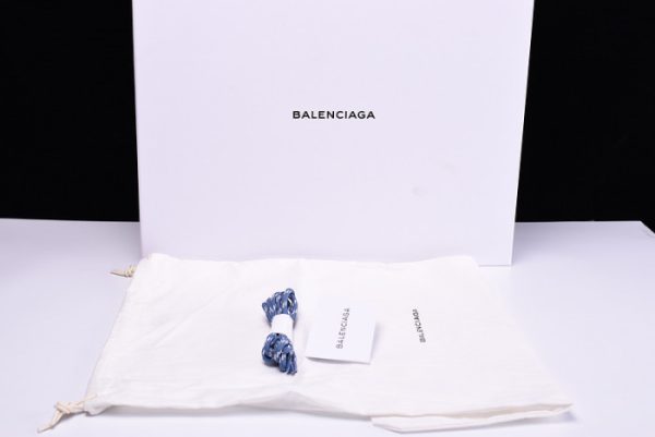 Triples Trainer Sneakers 2000007