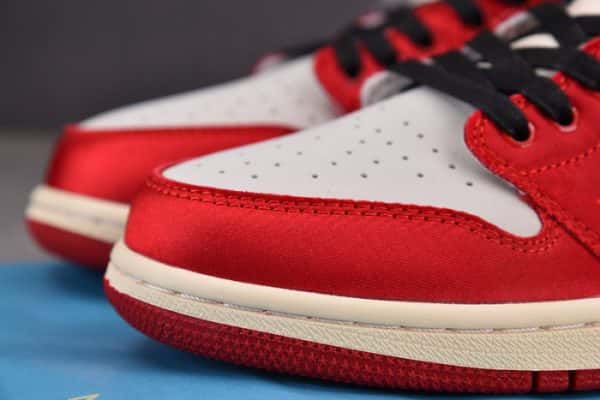 Air Jordan 1 Retro Low Og Trophy Room Fn0432-100