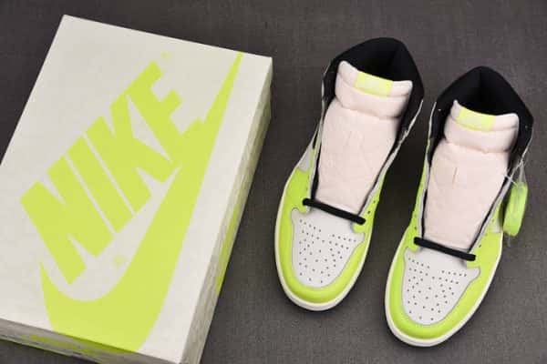 Air Jordan 1 High Og "Volt" 555088-702