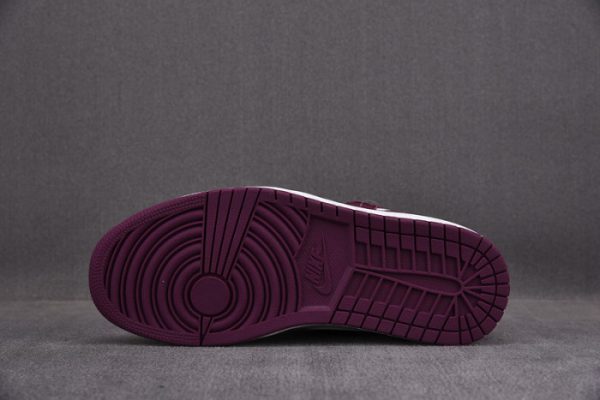 Air Jordan 1 Retro High Og Bordeaux 555088-611