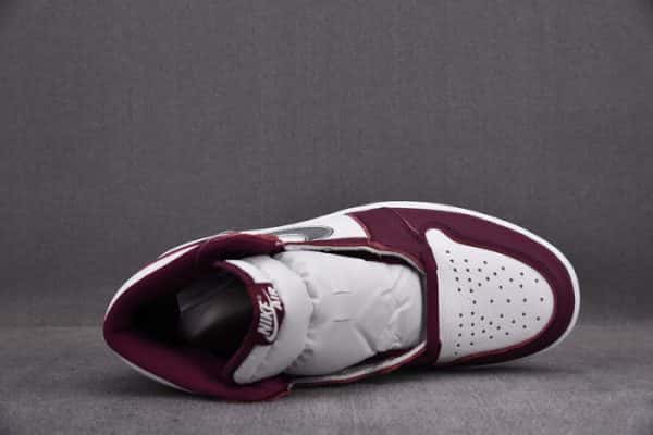 Air Jordan 1 Retro High Og Bordeaux 555088-611