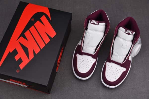Air Jordan 1 Retro High Og Bordeaux 555088-611