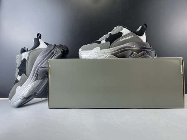Triples Trainer Sneakers 2000018