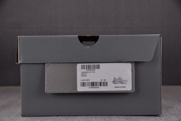 Sneaker Circuit 7000006