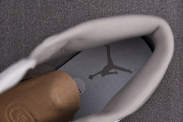 Air Jordan 1 Mid ''Light Bone'' 554724-082