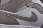 Air Jordan 1 Mid ''Light Bone'' 554724-082