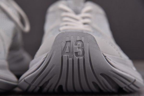 Sneaker Circuit 7000006