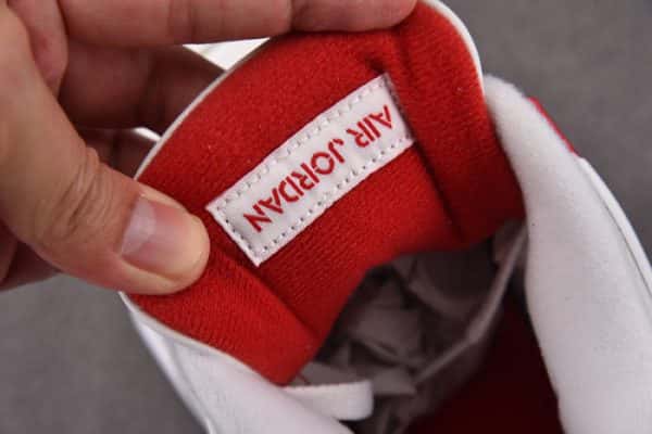 Jordan 4 Retro SB Varsity Red DR5415-106