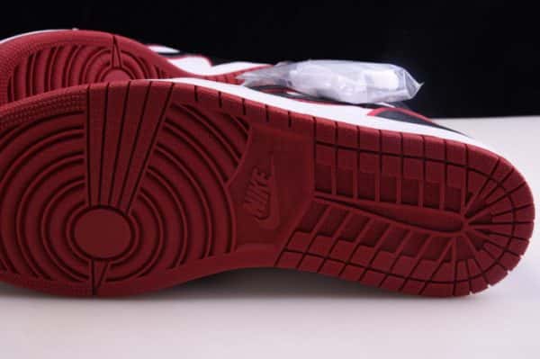 Air Jordan 1 Retro High Bloodline 555088-062