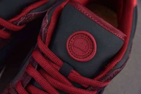 Riot Skateshop Nike SB Dunk Low FZ1289-200