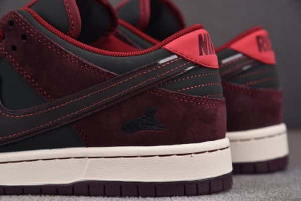 Riot Skateshop Nike SB Dunk Low FZ1289-200