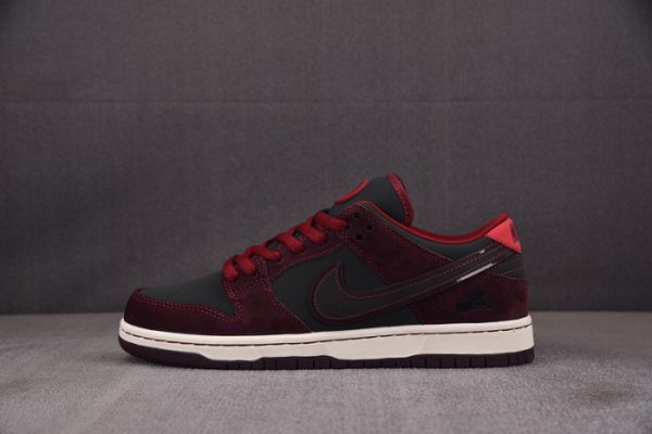 Riot Skateshop Nike SB Dunk Low FZ1289-200