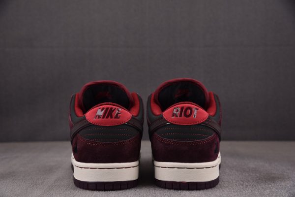 Riot Skateshop Nike SB Dunk Low FZ1289-200