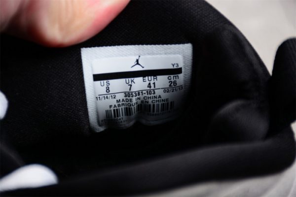 Air Jordan 8 Retro Bugs Bunny 305381-103