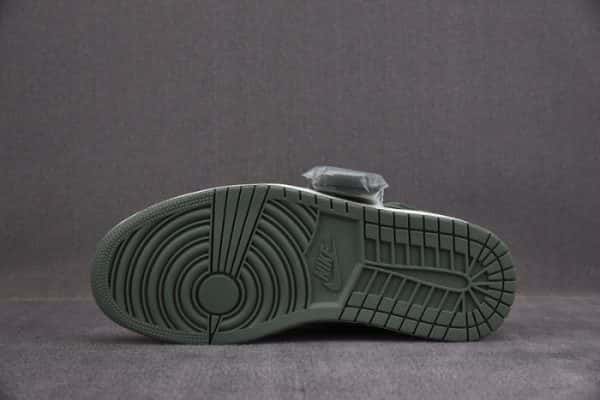 Air Jordan 1 Retro High Og "Clay Green" 555088-135