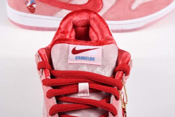 Nike Dunk Sb Low Strangelove Skateboards Ct2552-800