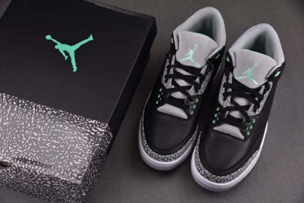Air Jordan 3 "Green Glow" Ct8532-031