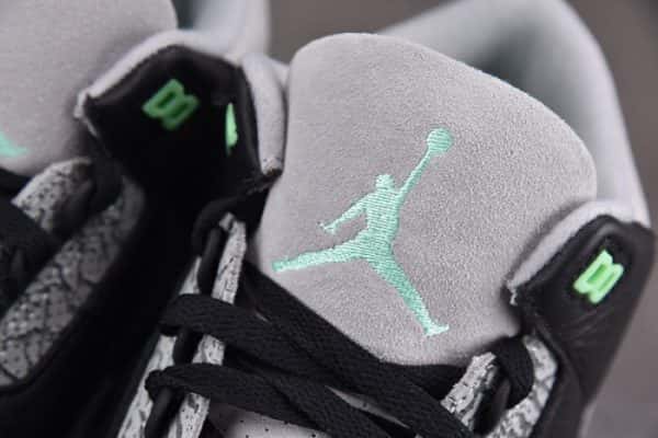 Air Jordan 3 "Green Glow" Ct8532-031