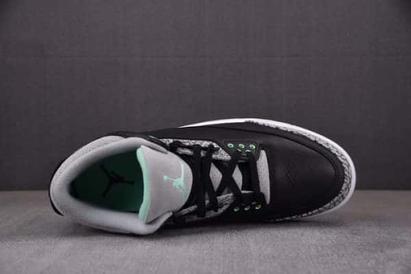Air Jordan 3 "Green Glow" Ct8532-031