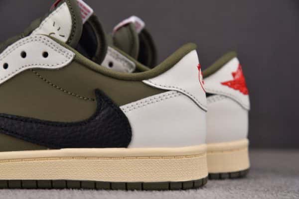 Kids Air Jordan 1 Retro Low OG SP Travis Scott Medium Olive DO5442-200