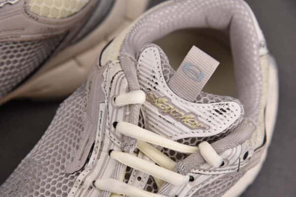 SNEAKER STAPLER 7000010