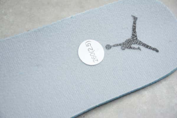 Air Jordan 1 Mid Light Smoke Grey 554724-092